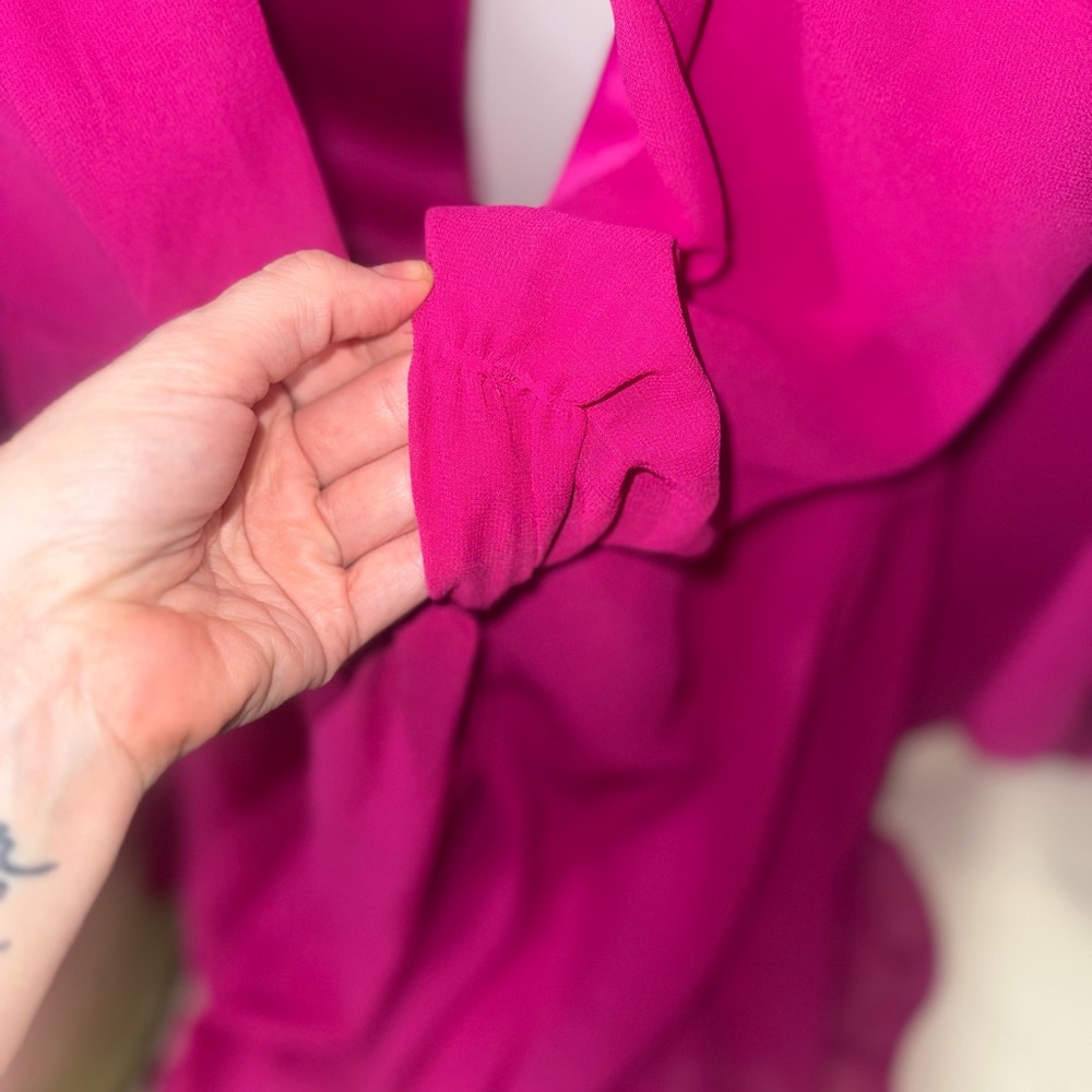 She Sky Fuchsia Bell Sleeve Romper Small Pink Flared Sleeve V Neck - Picture 4 of 5